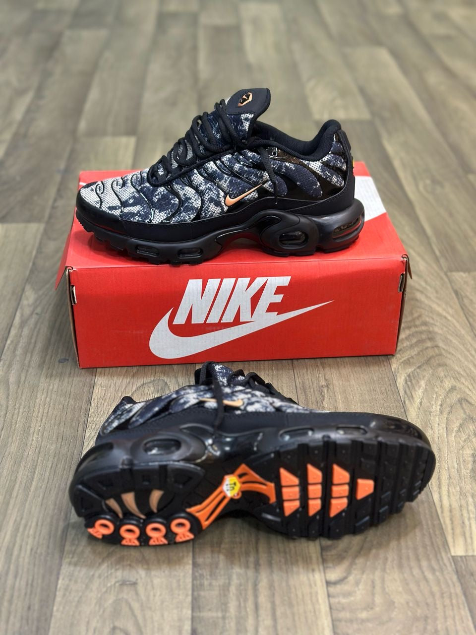 NIKE TN